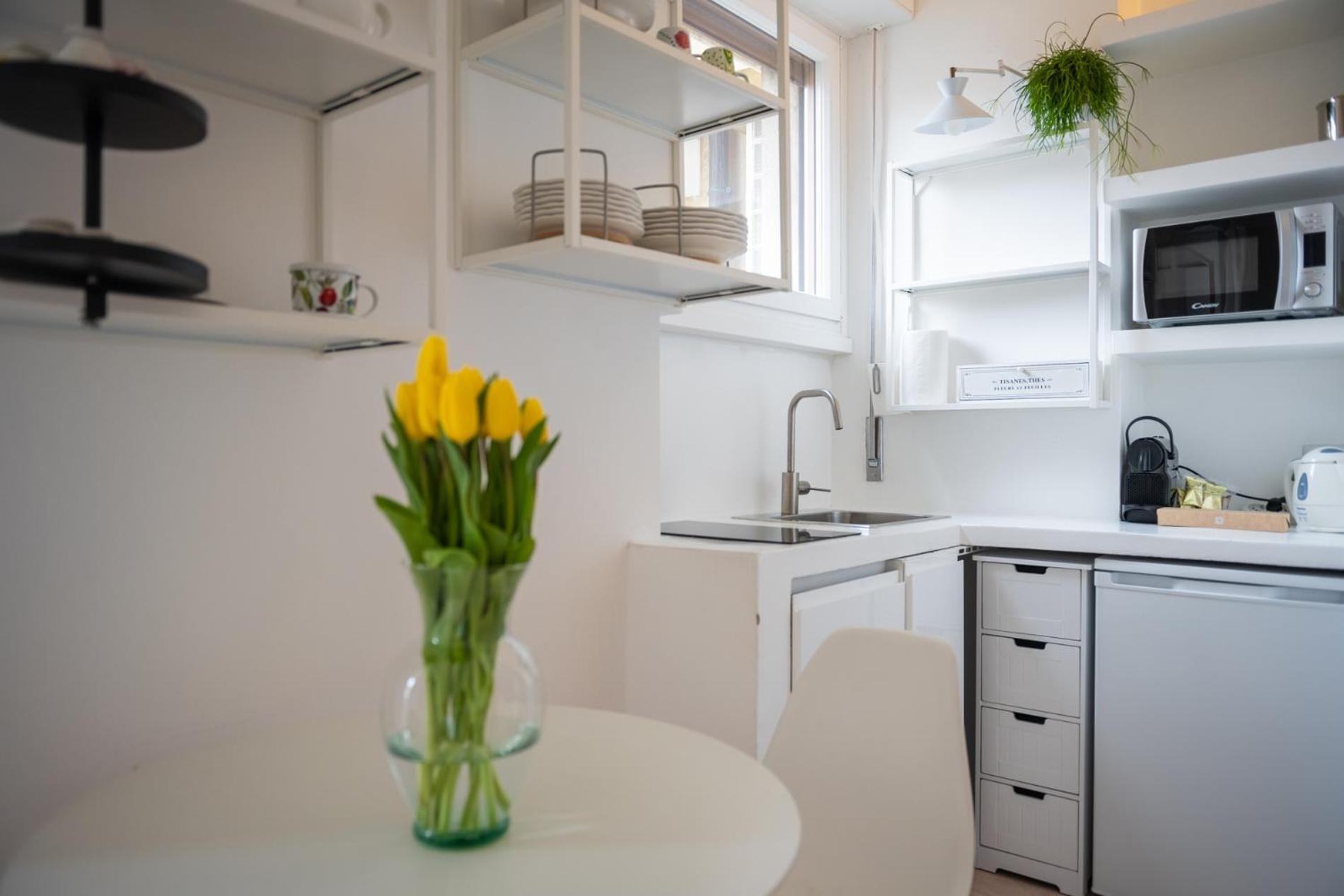 Apartment Dateo - New, Connections